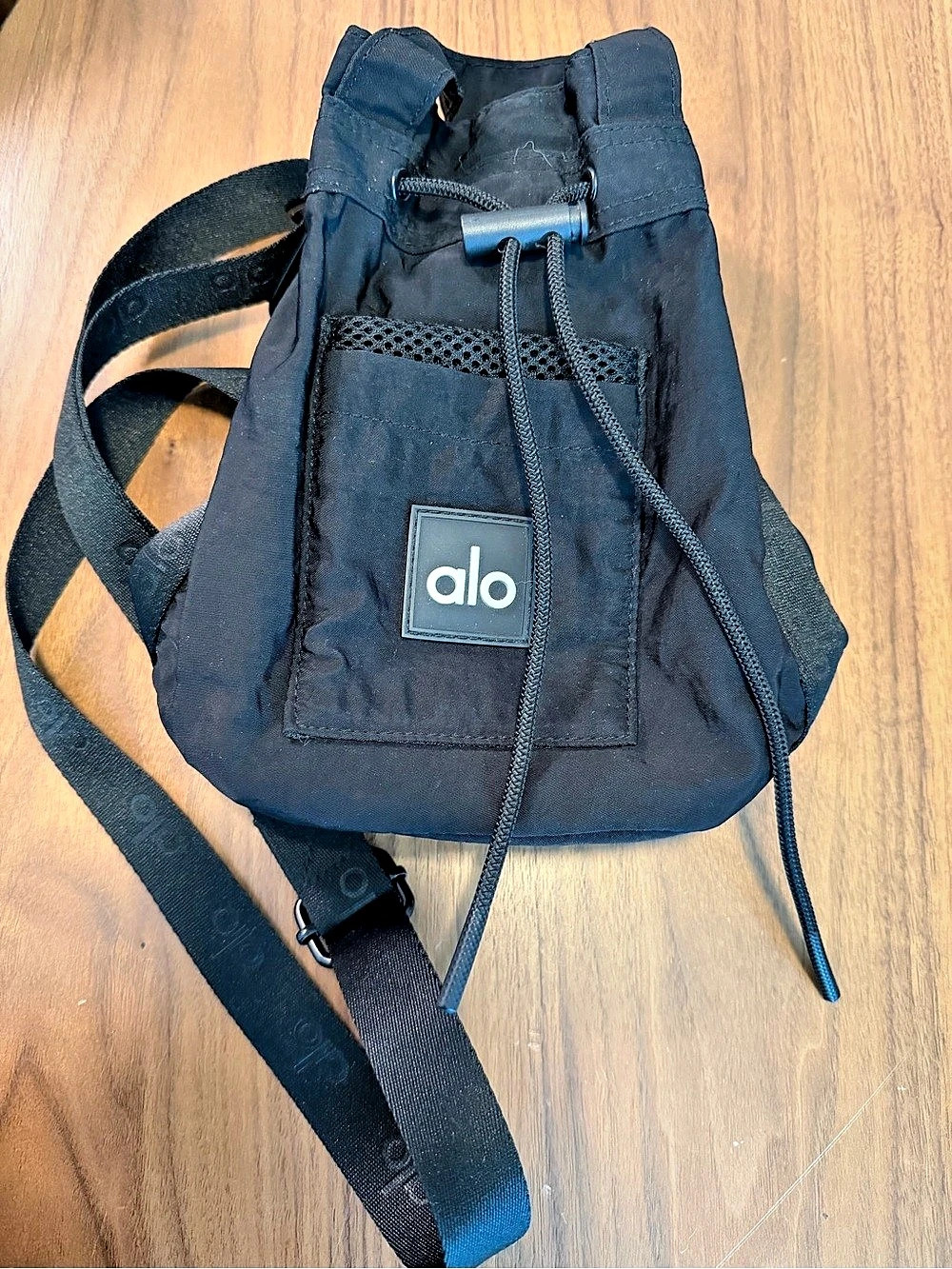 Alo Crossbody bucket bag